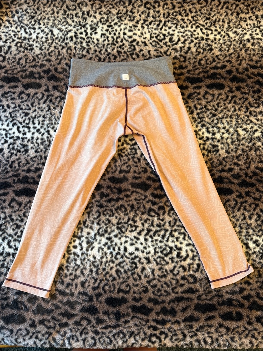 SMALL Vuori Peach Pink Leggings with Gray Waistband N maroon stitching AS-IS